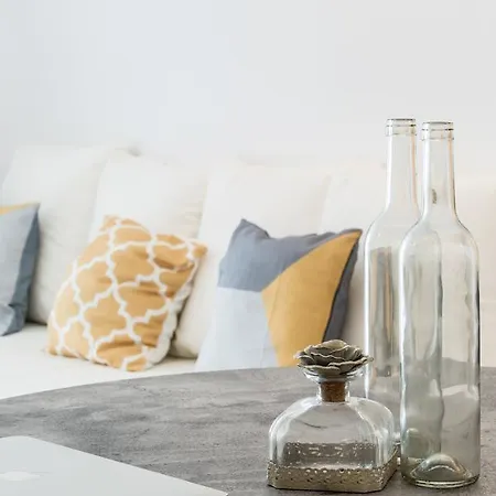 费拉88号精品公寓 *